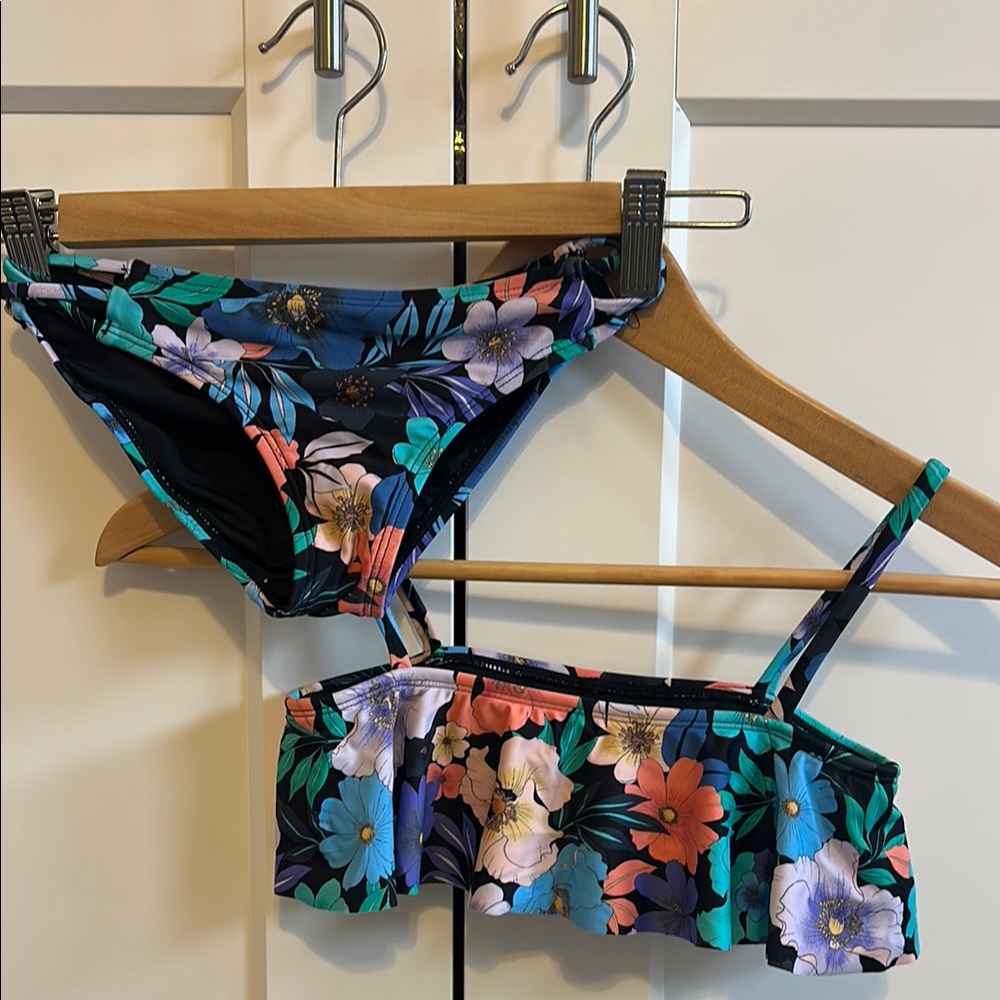 O’Neill Girls size 8 Floral Bikini Set with Ruffle Top